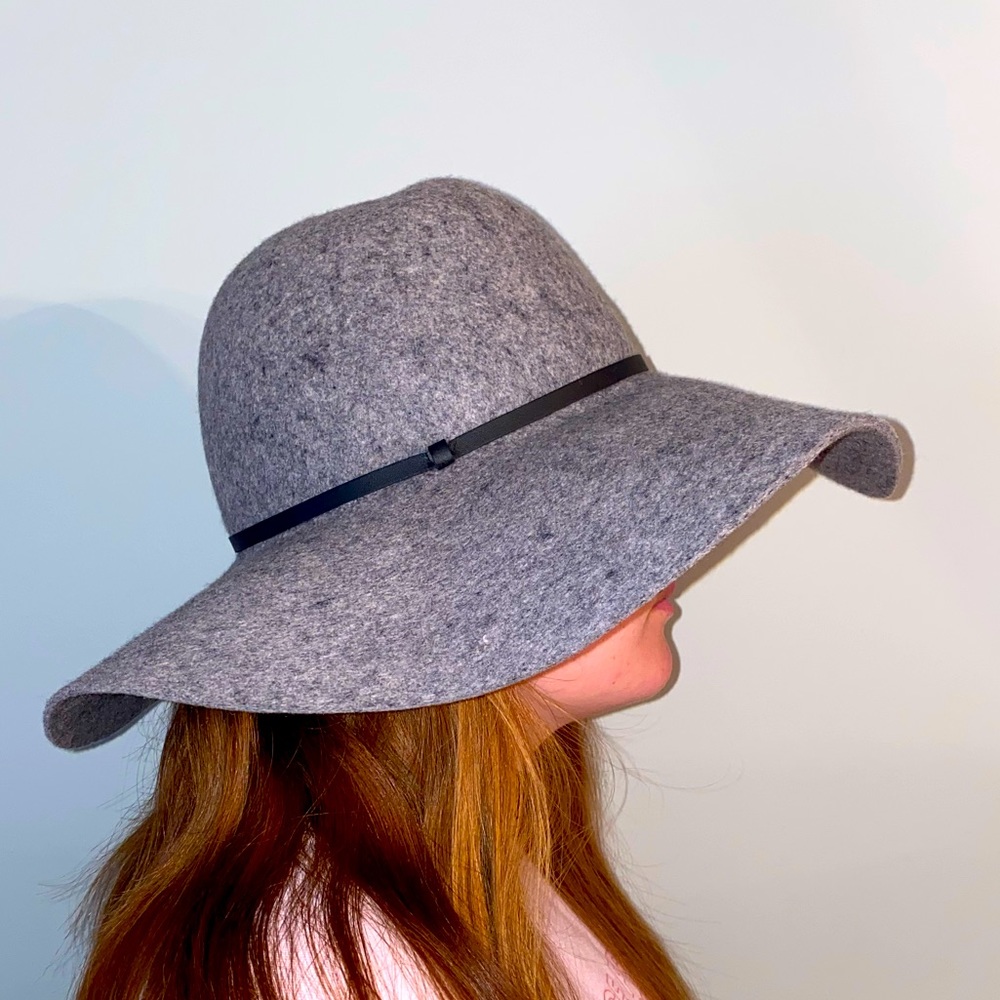 NWT: women’s Hinge floppy wool hat.